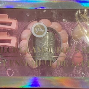 22 piece of glamorous makeup brush set.